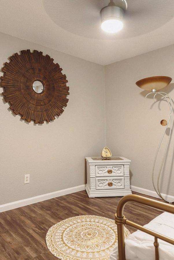 Premium Styled 2 Bedroom Apt In The Heart Of The Heights ヒューストン エクステリア 写真