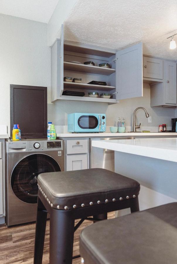 Premium Styled 2 Bedroom Apt In The Heart Of The Heights ヒューストン エクステリア 写真